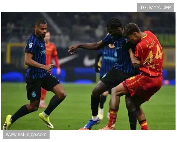 皮奥·埃斯波西托头球破门瞬间,梅阿查球场沸腾 皮奥·埃斯波西托头球破门瞬间,梅阿查球场沸腾