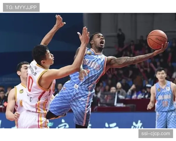 季后赛宣传片启用地区定制化剪辑版本，欧洲版侧重团队配合，北美版突出个人英雄主义