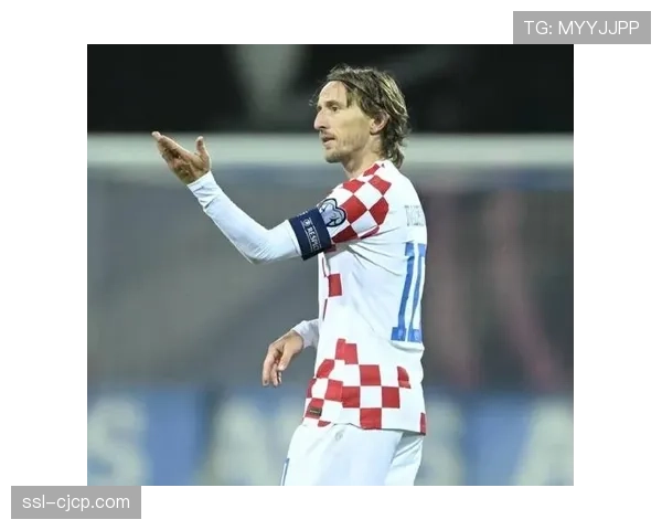 特写：在皇马对阵马洛卡的比赛中，老将莫德里奇替补登场稳定局势